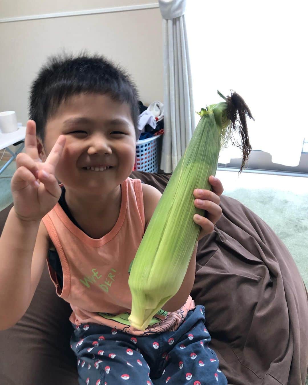 新井涼平のインスタグラム：「とーもころし！ 爺婆ありがとう。 #ドルチェドリーム  #味来ことしは残念(T . T) #雹被害」