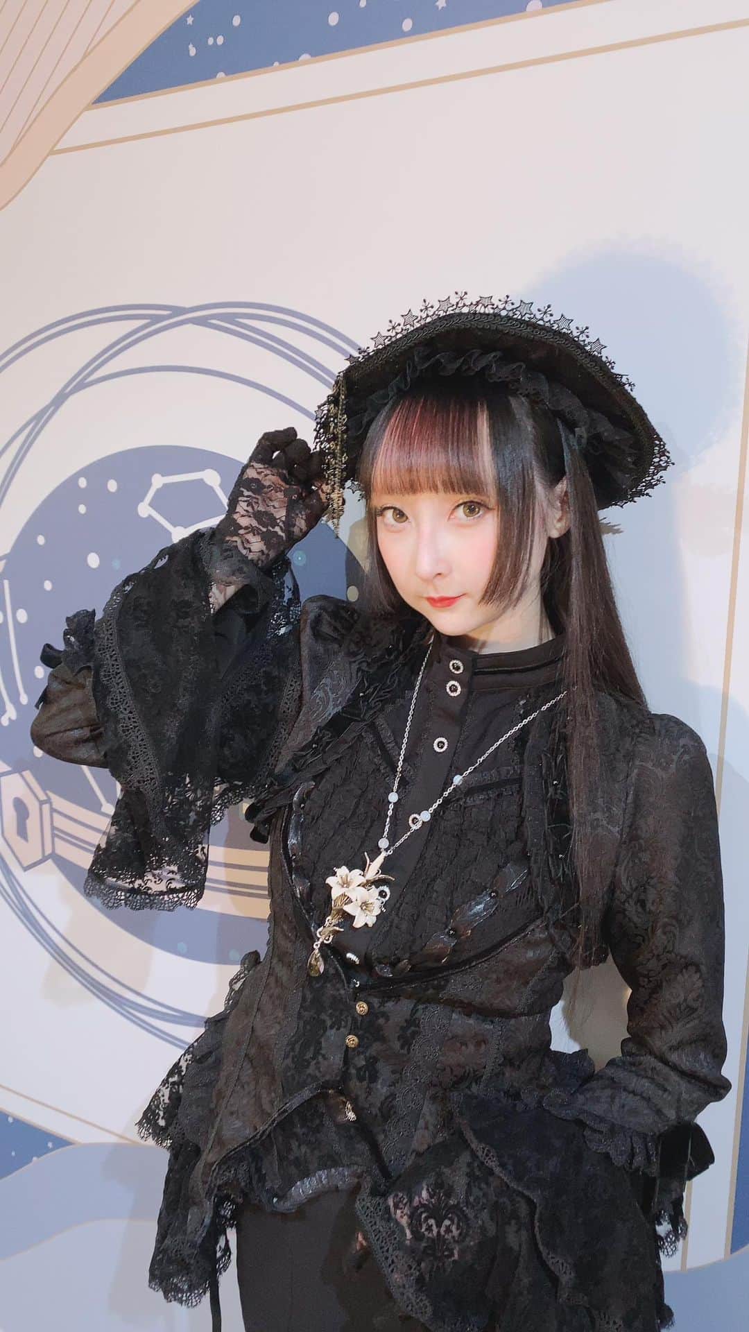 RinRinのインスタグラム：「RinRin x HoshibakoWorks collab livestream 🤍  Thanks for watching! Hope you guys enjoyed our slightly chaotic livestream 🎀  Check out @hoshibakoworks for their website and information 🌟  I’ll be posting about our pop-up shop information soon🎀  #pr   #rinrindoll #japan #tokyo #harajuku #japanesefashion #tokyofashion #harajukufashion #東京 #コーデ #今日のコーデ #原宿 #ootd #lolitafashion #ロリータ #ロリィタ #星箱 #hoshibakoworks #星箱works #egl #classicallolita #クラシカルロリータ #クラシカルコーデ #lolitaootd #ロリータ服」