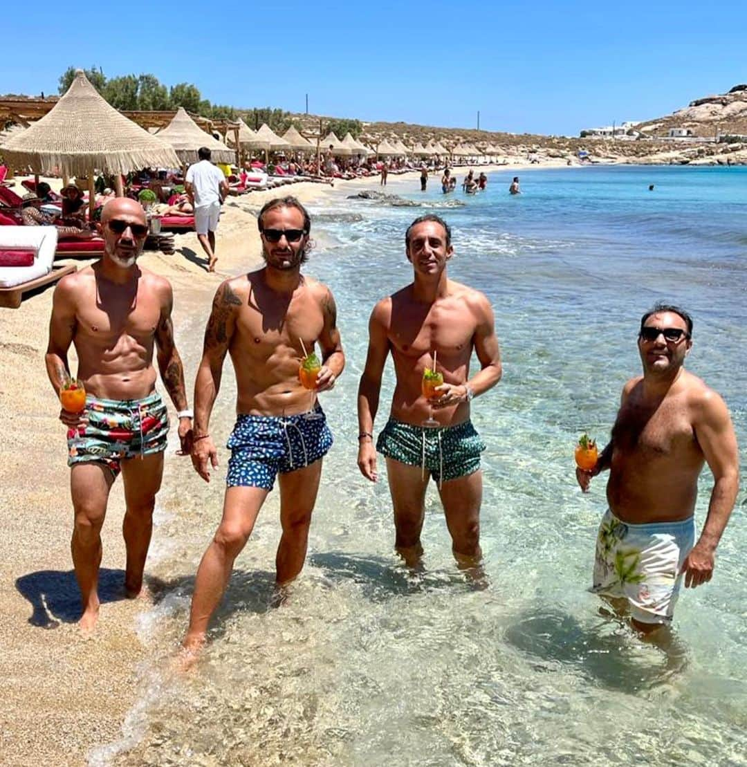 ダリオ・ダイネッリさんのインスタグラム写真 - (ダリオ・ダイネッリInstagram)「Myconos22 😍🏖#amici @albertogilardino @cristianosavini @francevalia80 @rebe229 @natclcmc @alicebregoli.3g @sofima82」7月3日 17時00分 - dainored