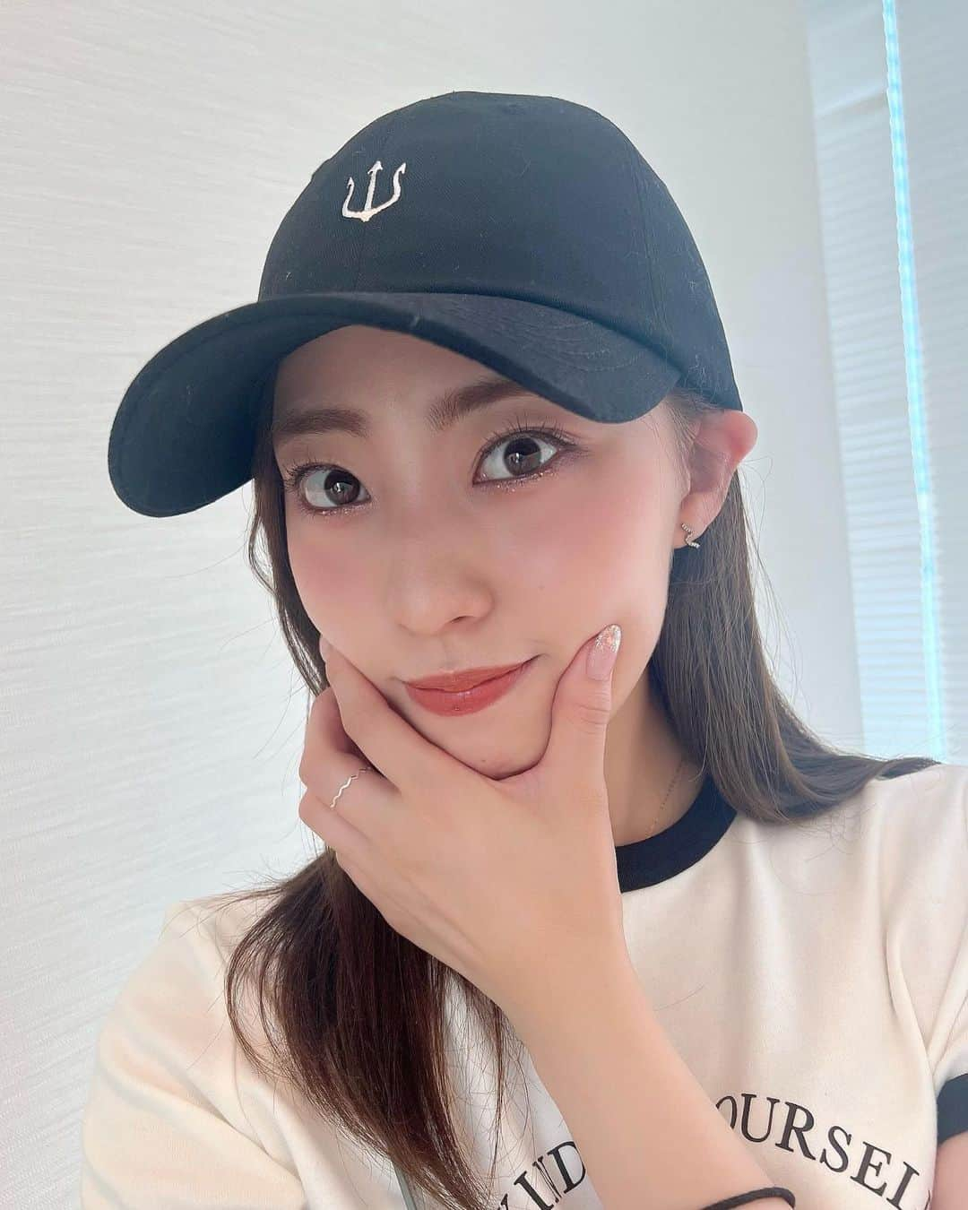 藤江れいなさんのインスタグラム写真 - (藤江れいなInstagram)「♡ 何にでも合わせやすいCAP🥰 これからの季節は特に暑くなるし、 帽子が欠かせなくなるよね！  お揃いにする？！💓  🧢▶︎ @verutum_japan  #VERUTUM #verutumjapan  #CAP #帽子 #HEADWEAR #ファッション」7月3日 17時20分 - 01nyan0201