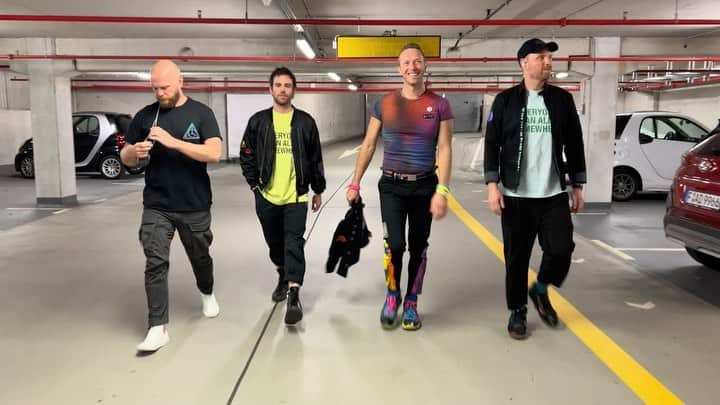 Coldplayのインスタグラム：「The walk to the stage for the second night of #ColdplayFrankfurt」
