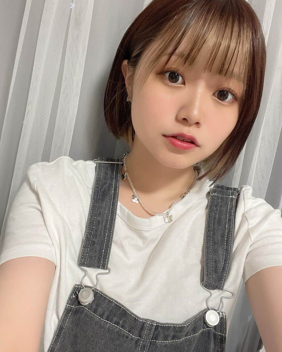 のインスタグラム：「いめてぇん💇‍♀️  #あみまるのいる生活#鹿沼亜美#日曜日#おやすみ#ボブ#切りっぱなしボブ」