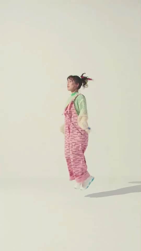 宮川愛李（妹子）のインスタグラム：「Digital Single #アオレイド MV公開されました  これは 二重跳びできる！とたかを括った癖に全然跳べなかったので仕方なく前跳びをさせられている宮川愛李です  是非見てください」