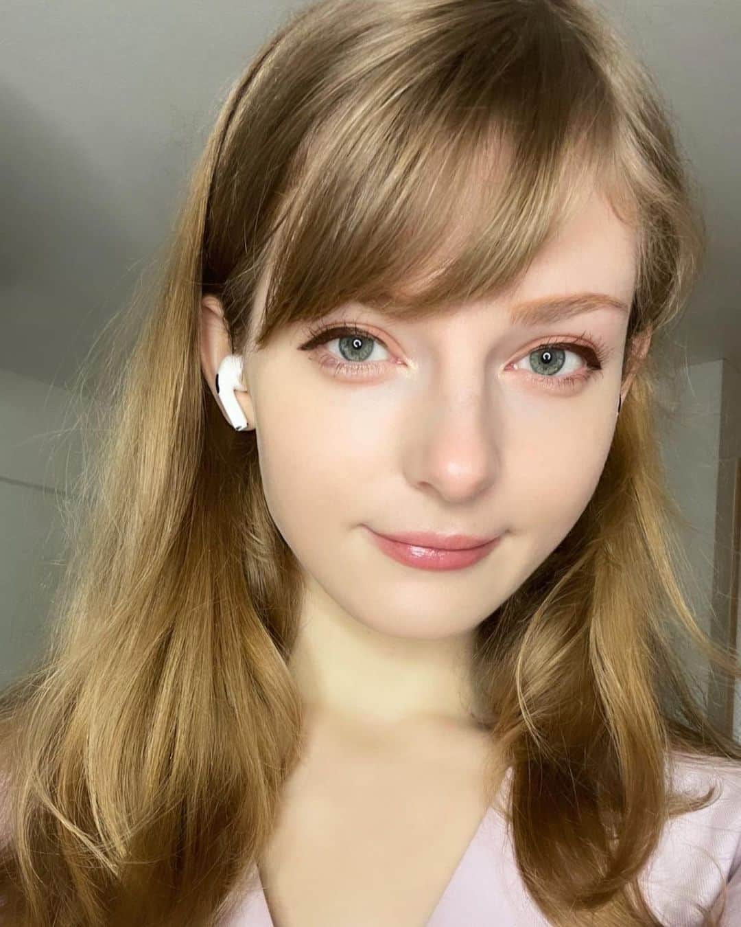 Ella Freyaのインスタグラム：「ヤッホー　I’m having fun shopping for summer clothes in Tokyo 😊」