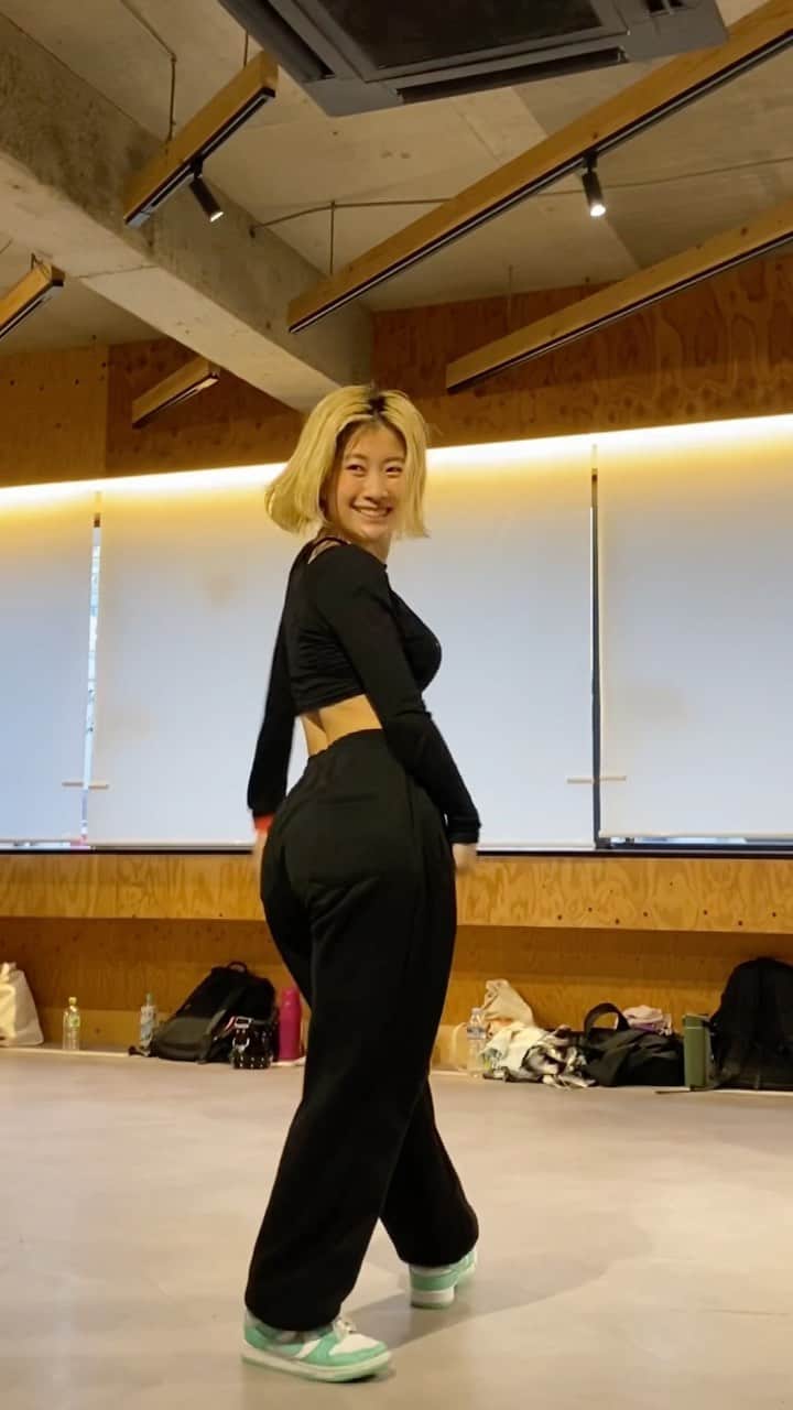 HANAのインスタグラム：「🎧 TURN IT UP / TWICE 🕺 choreo / me  フリマWS🔥❤️  来てくれたみんなありがとう〜🥰  またやりたい〜🕺🔥たのしかった💘💘」