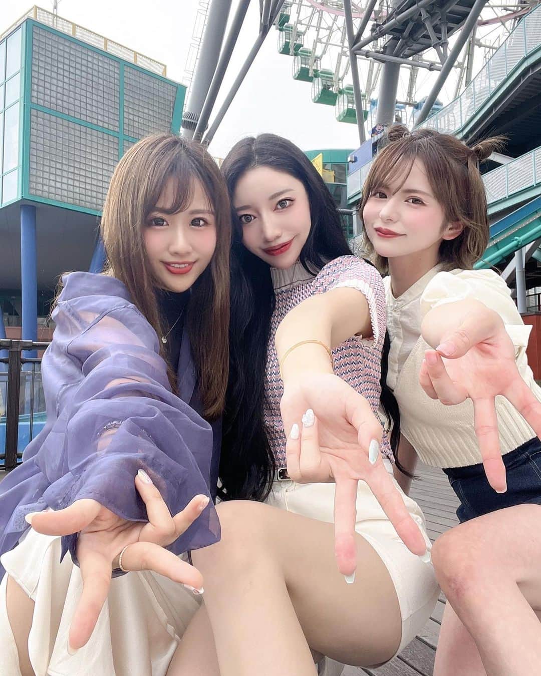 のインスタグラム：「. ~O型ブルベ三人衆 in横浜編~  みんな適当だし優しいし酒強だからノンストレスでいつも楽しい🤍  りほは今回も財布忘れるわ遊園地でチケット落とすわ携帯落とすわでてんやわんやw 本人落し物の経験豊富すぎて妙に毎回落ち着いてんのも笑うw  あやはソフトボール部元キャプテンだったんだなぁってとこを見せつけられてかっこよかった =͟͟͞͞⚾ あとはいつも通り歌って踊って満足して寝てたね？  楽しい休日だった🤍次は中華街もアリ🐼 . . #girlsgirlsgirls #みなとみらい #コスモワールド」