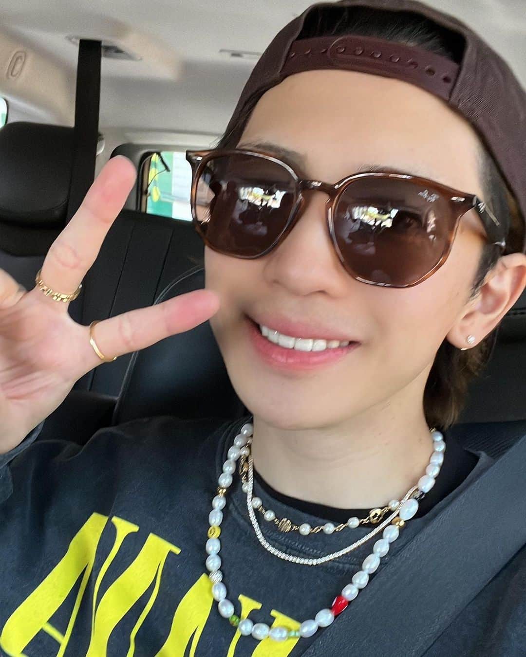岩橋玄樹のインスタグラム：「自分自身を愛して、大切にする事、そして人に笑顔や感謝を届ける事は『幸せの魔法』だと思います。💗💖  #岩橋玄樹 #genkiiwahashi  #howtolove  僕の夢は応援してくれる方々がどんなに小さな事でも、心の底から幸せな人生を送れる事です。🧚 そして笑顔で生きる事。 それが1番の幸せだよね。」