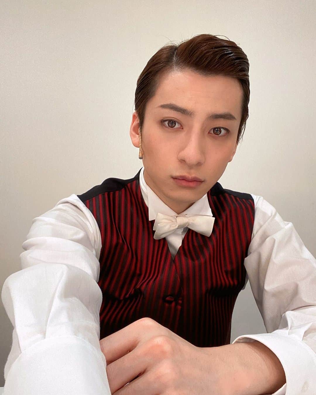 岡田翔大郎のインスタグラム：「. 舞台『アナザー・カントリー』 東京千穐楽も無事終えました。 あっという間の10日間でした。 来ていただいた皆様ありがとうございました！！  バークレイという役を演じさせてもらってることに心から感謝！！ 日に日にバークレイのことが好きになる一方です☺️  そして、少し間は空きますが、大阪・福岡公演と続きます。 引き続き、最後まで駆け抜けるぞ〜🏃  #アナザーカントリー #anothercountry」