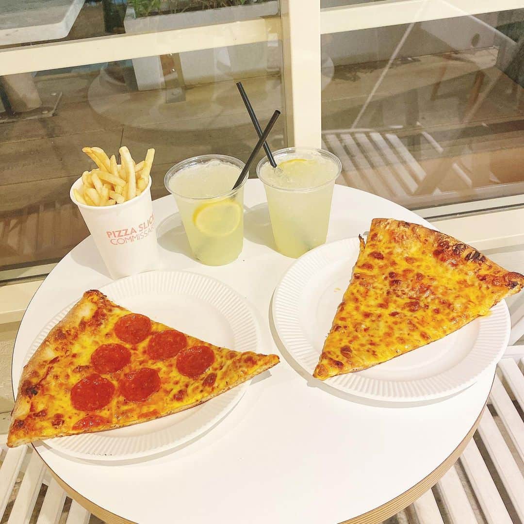 岩田陽菜のインスタグラム：「🍕 pizza 🧀 ⁡ ⁡ ⁡ #東京#カフェ#Tokyo#日本橋#日本橋カフェ #COMMISARY#COMMISARYNIHONBASHI#ピザ#pizza#cheese#チーズ#ポテト #potato #レモン #Cafe#カフェ巡り#東京カフェ巡り」