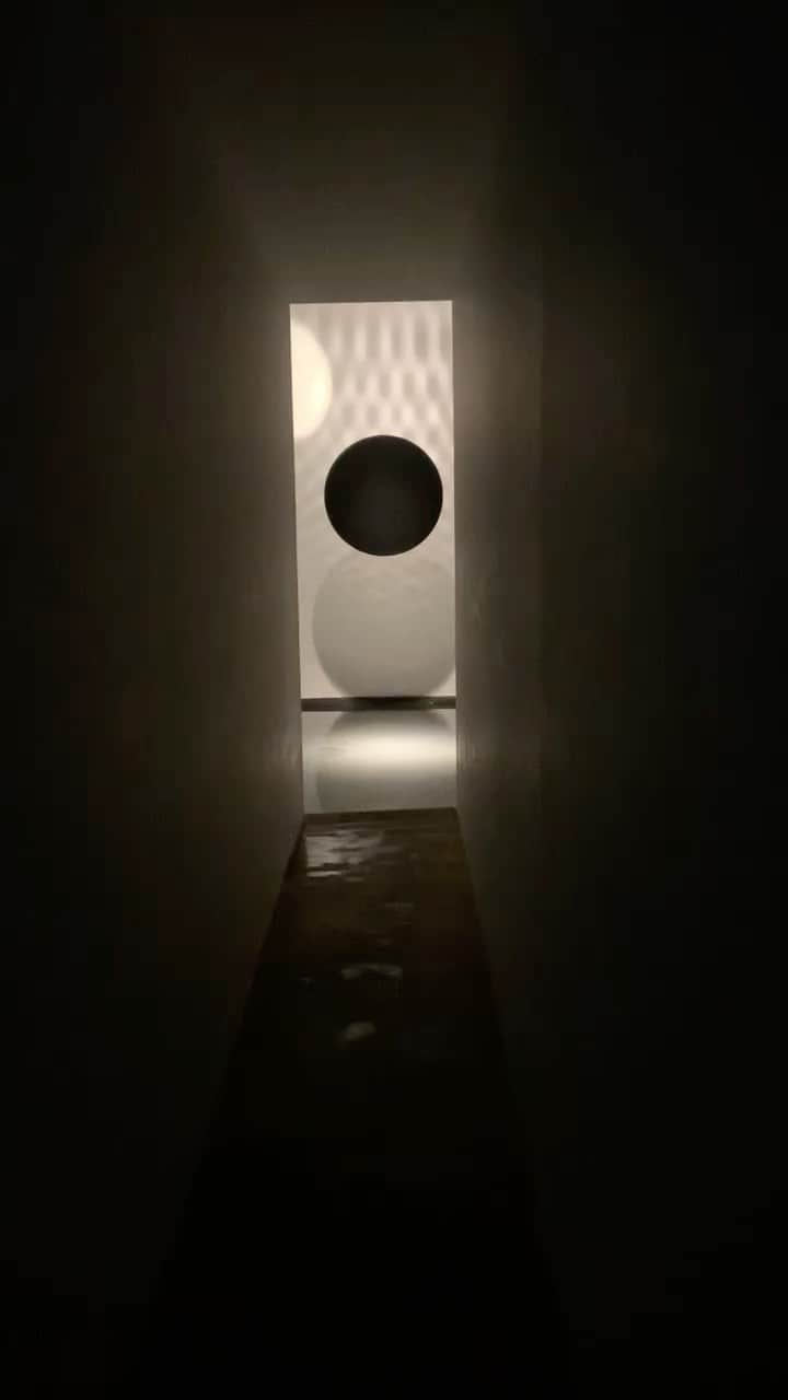 のインスタグラム：「Fishing The Moon #MaoTao #CorsicaBiennale」