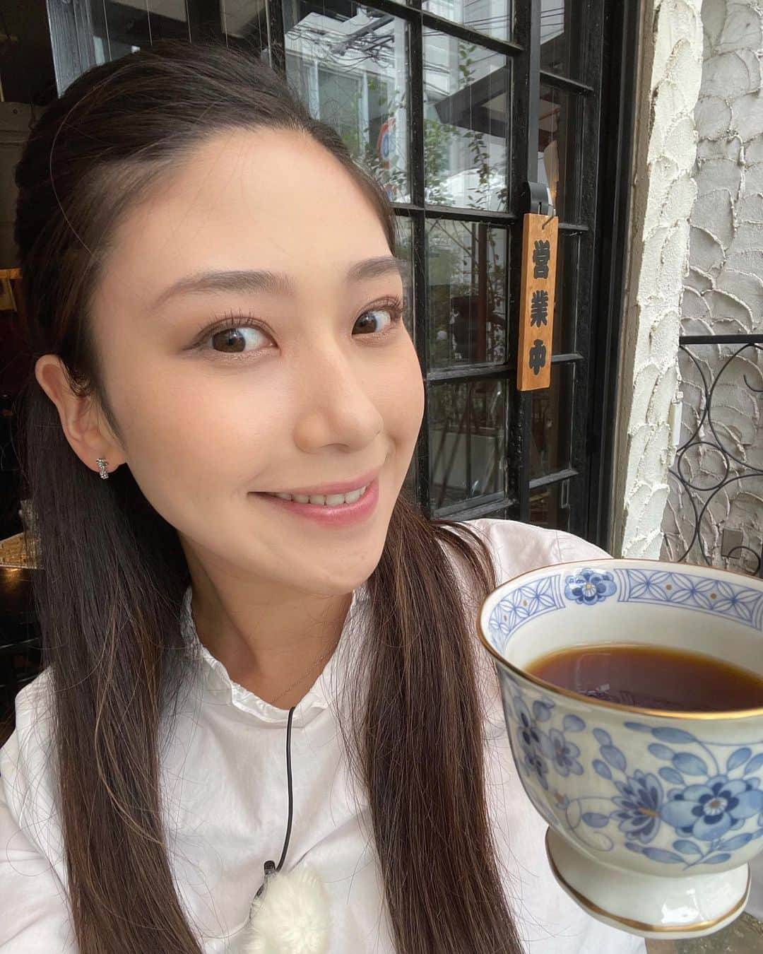 松田和佳のインスタグラム：「☕️  先日のとびっきり！で放送された”静岡に残したい純喫茶”特集☝🏻  静岡市の「レザン」 藤枝市の「タイム」 掛川市の「ぎょくろ」 ３つの喫茶店を巡ってきました❣️  レトロな雰囲気や昔ながらのレシピで作る喫茶店グルメ、そしてなんと言っても引き立ての豆で淹れるコーヒーがとっても美味しかったです🤤🤎  最近はSNS映えということで、若い方もレトロな喫茶店巡りをする人が多いんだそう！  私も喫茶店巡り、はまりそうです💡  #喫茶店 #喫茶店巡り #レトロ喫茶 #純喫茶 #静岡カフェ #静岡カフェ巡り #プリンアラモード #ブレンドコーヒー #コーヒー」