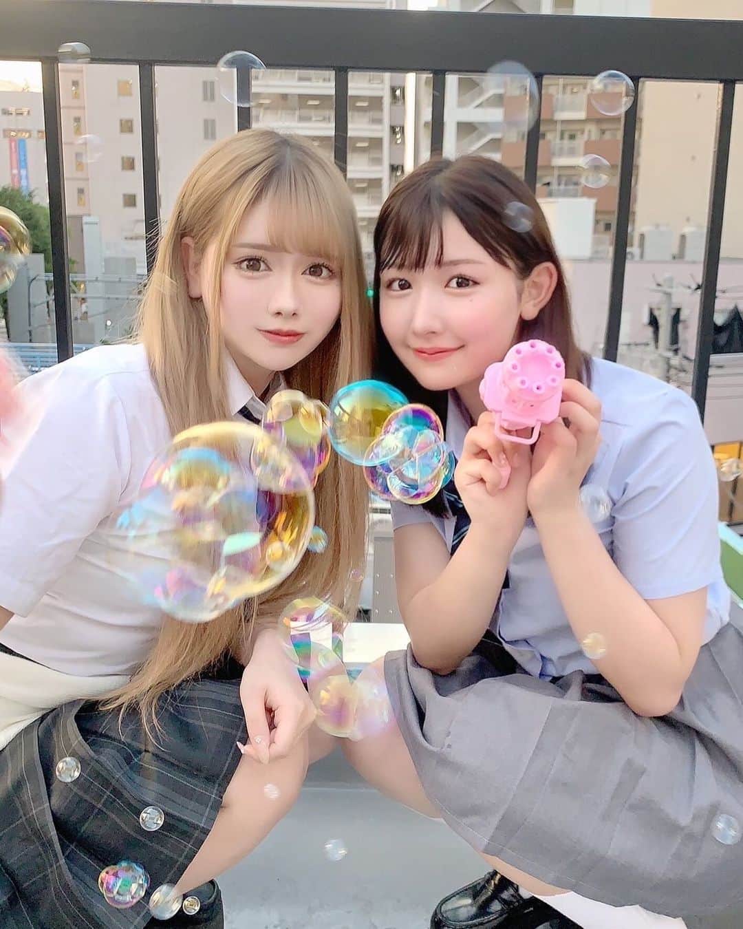 のインスタグラム：「どれが好き👼🏻🫧？#シャボン玉 #制服 #jk #夏の思い出 #青春 #青春フォトグラフ #青春フォト #夏」