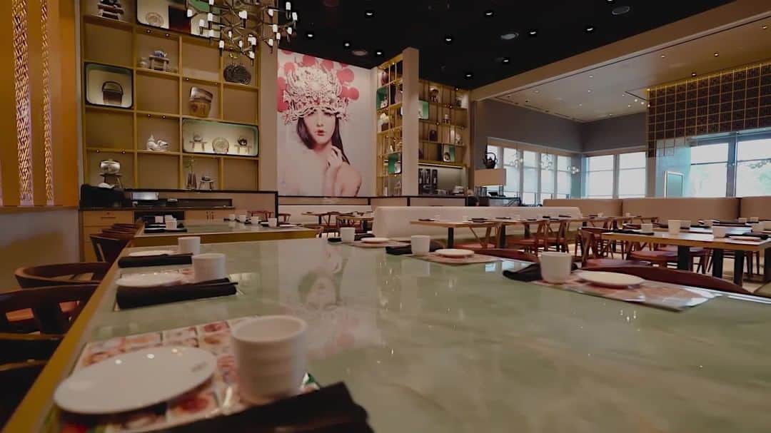 Palms Casino Resortのインスタグラム：「Everything you want, and Dim Sum. 🥟 Enjoy mouth-watering delicacies courtesy of Tim Ho Wan’s kitchen of “Dim Sum Specialists”. Partake in deep-fried shrimp toast with black truffle and foie gras sauce, steamed wagyu bundle with green apple and steamed pork spare rib with black bean sauce. Oh, and don’t forget the BBQ Pork Buns and Sticky Rice in Lotus Leaf!」