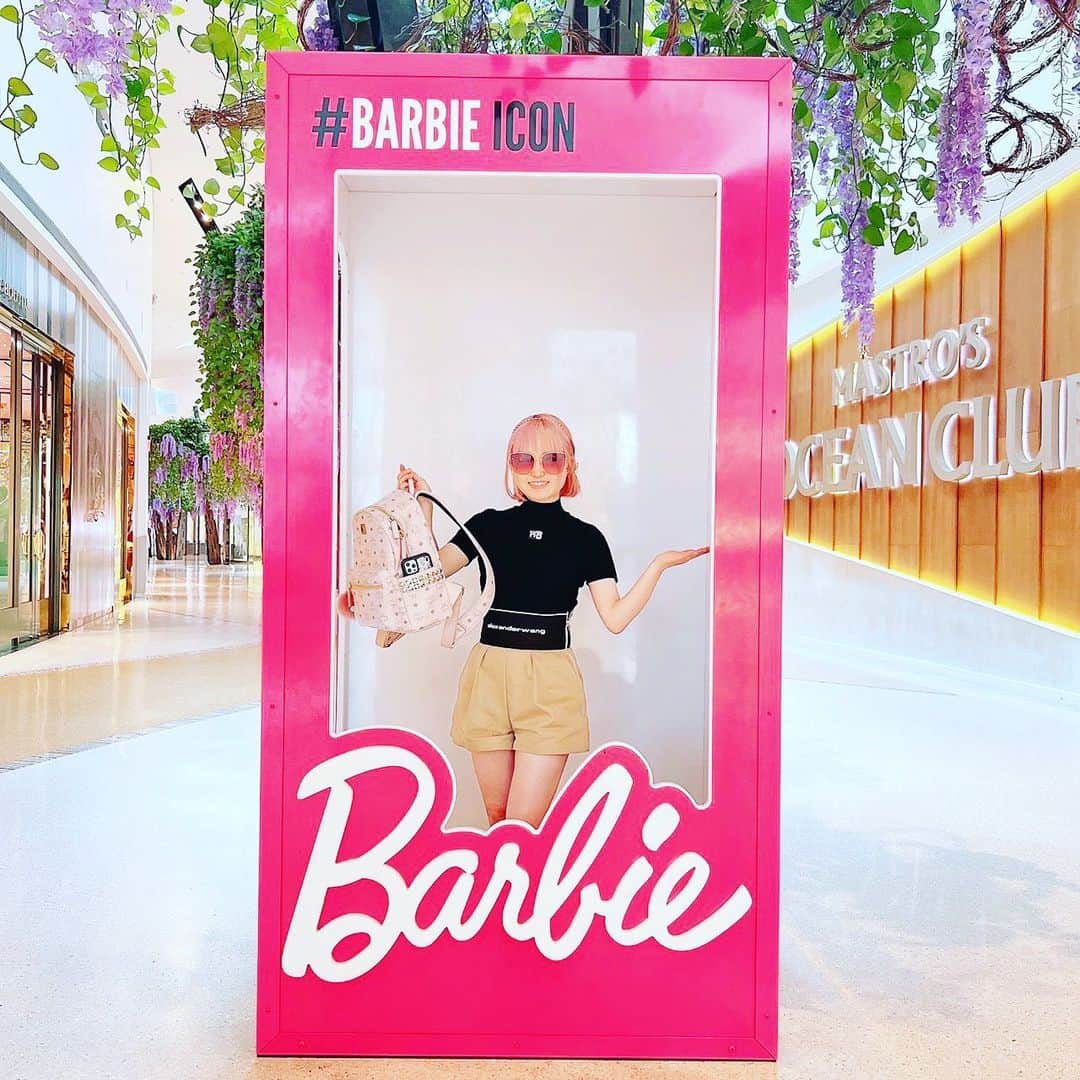 みのりんのインスタグラム：「I’m a Barbie girl in the Barbie world.  お人形になっちゃいました　笑  #vegas #barbie #バービー」