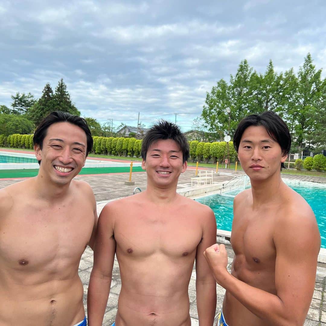 志賀光明のインスタグラム：「青森水球クリニック！ 　 暑い中、３日間お世話になりました。 「みんな楽しそうに水球してるよね」ってコーチ陣とずっと話してた それがやっぱり上達に繋がると思った！ 　 夏の活躍に期待してます😁 　 全国どこでも水球クリニック行きます ご連絡はDMまで🙇‍♂️ 　 #waterpolo #水球 #waterpoloclinic  #kingfisher #olympian」