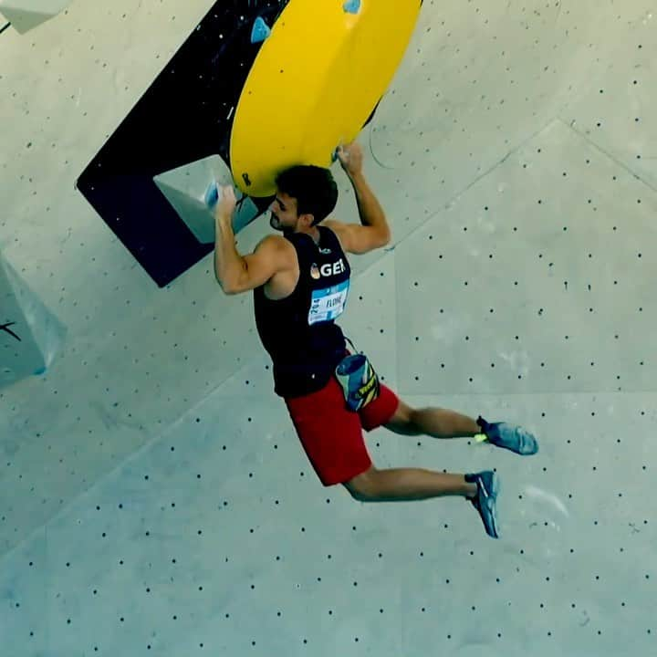 ウド・ノイマンのインスタグラム：「different ways through this powerful crux, but only one to the top M3 from the semis of the recent #ifscboulderworldcup in Brixen #climbingtechniqueofthe21stcentury #crimps #forceisavector #climbingcoacheseye #climbing #bouldering」