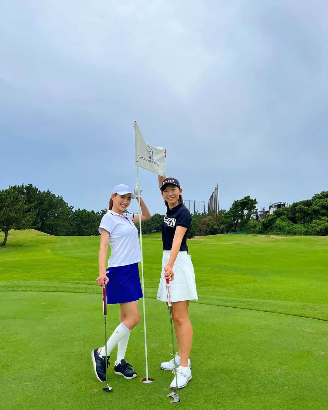 のインスタグラム：「撮影で、遂にコースデビュー果たしました⛳️🏌🏽‍♀️  女子プロゴルファーの#植田希実子 プロにわかりやすく教えて頂き、ショボいながらもめちゃくちゃエンジョイできました😍🫶🏾  公開をお楽しみに✌🏾✌🏾  #茅ヶ崎 #GDO茅ヶ崎ゴルフリンクス #ゴルフ #コース #golf #junandrope」