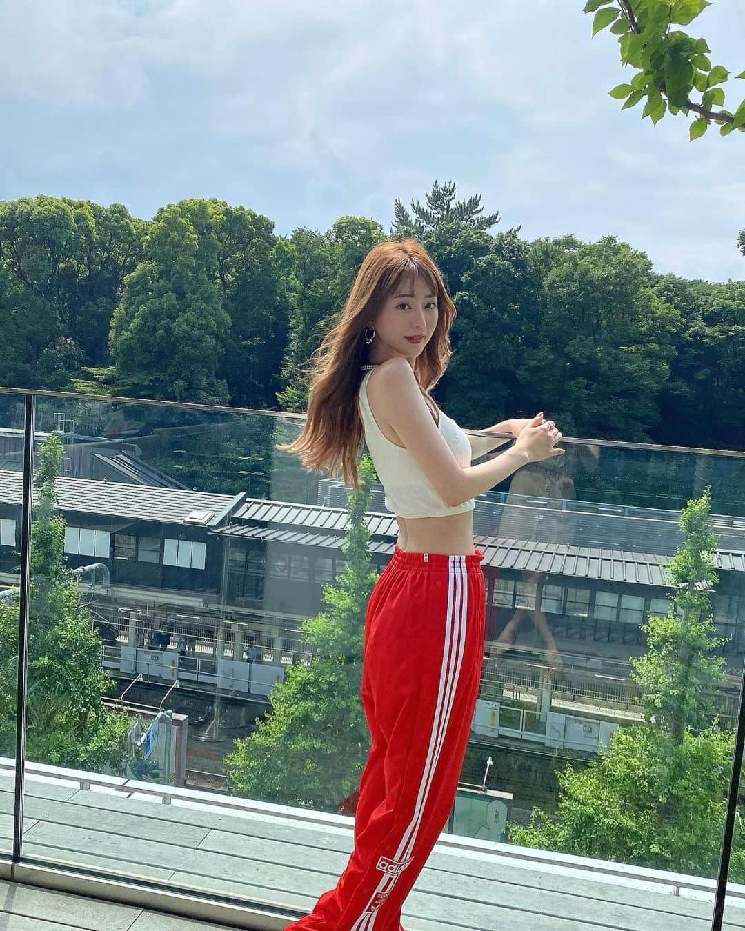 堀尾実咲のインスタグラム：「夏ううううううっ🌺  って思ってたら 台風うううううううっ🌀🥺」