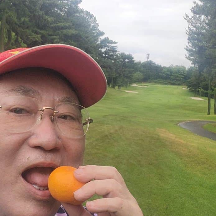 のインスタグラム：「みかんもらったなう」