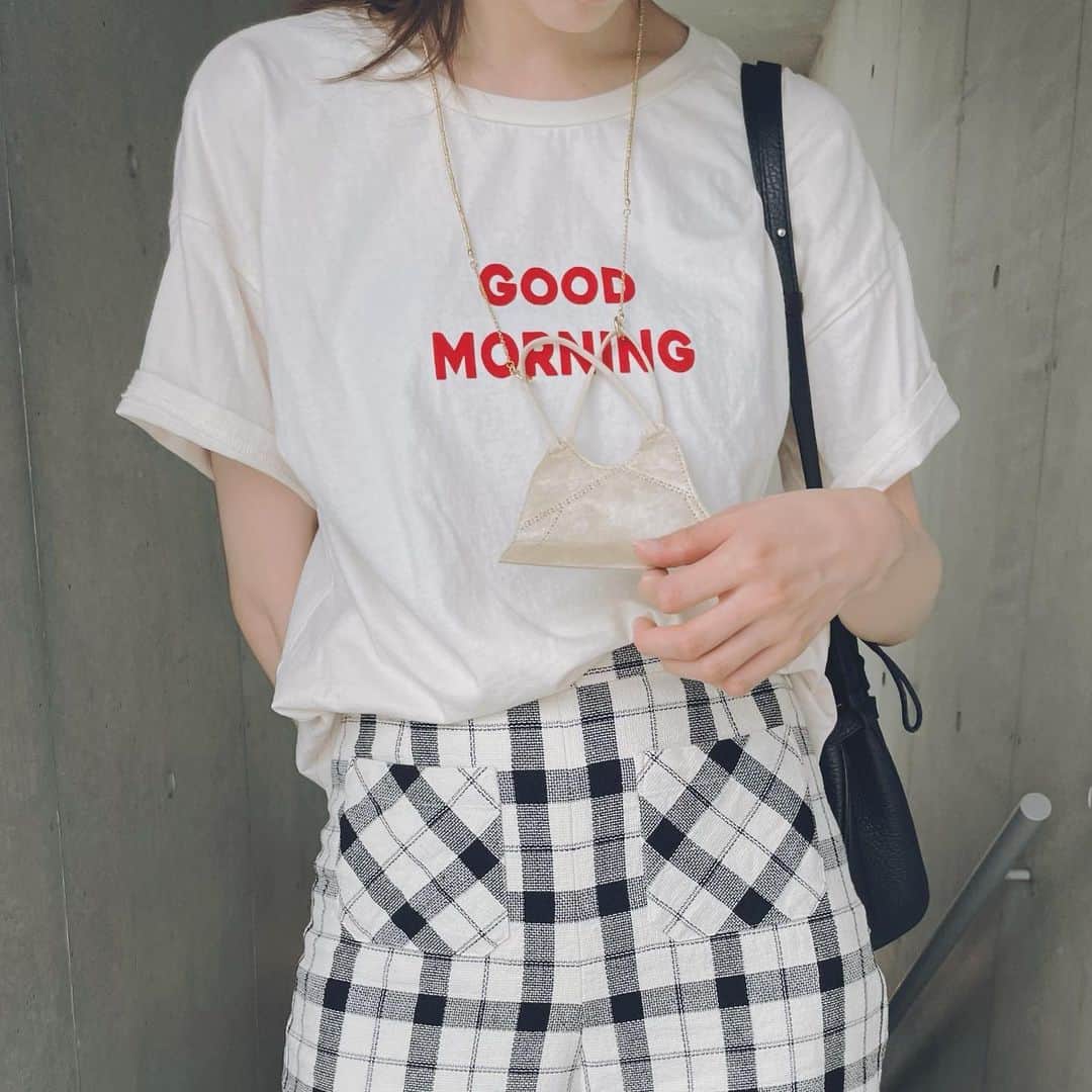 樋口柚子のインスタグラム：「☺︎ GOOD MORNING Tシャツと 手作りマスクチェーンと バーベキューチーズポテト🍟」