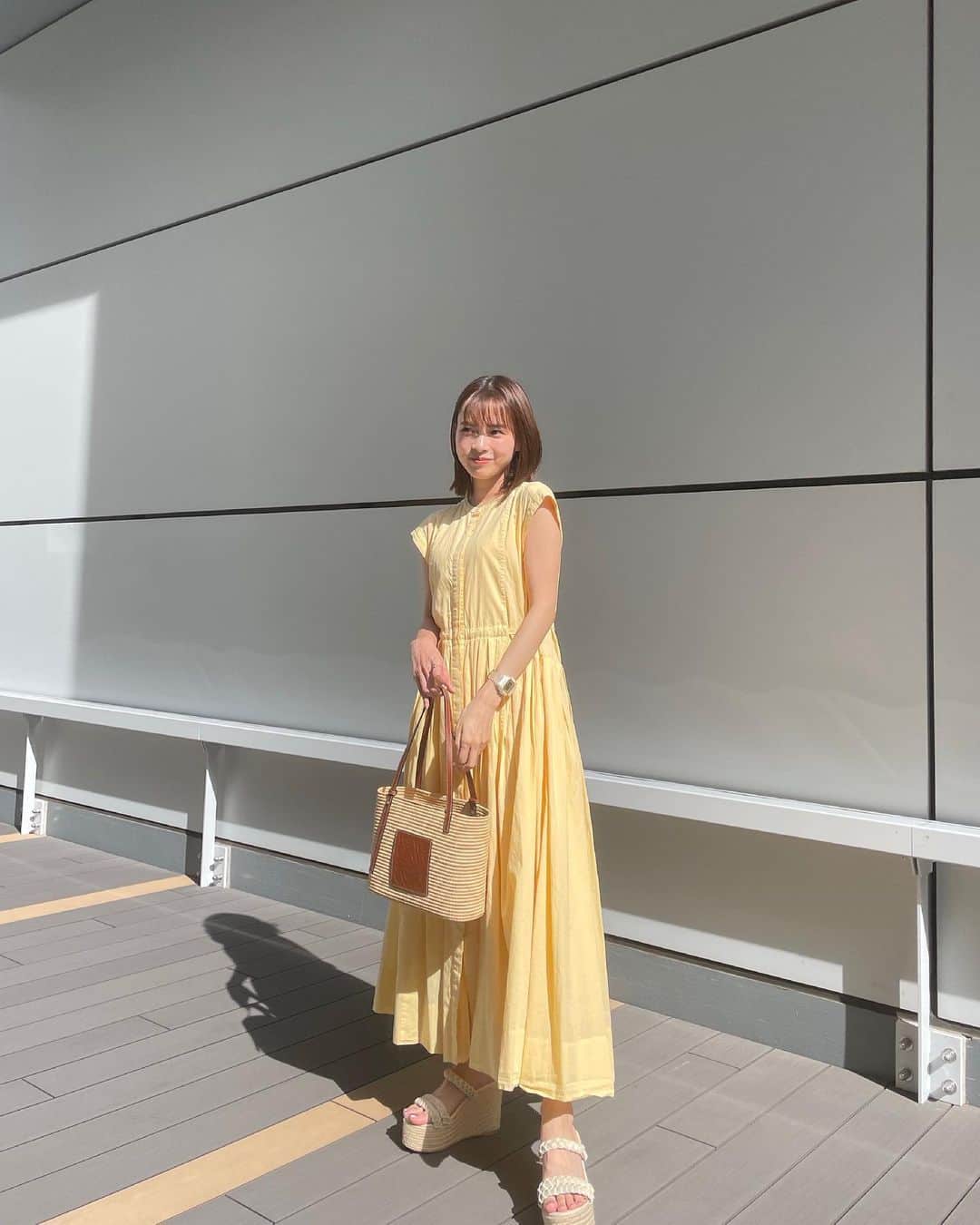 新條由芽さんのインスタグラム写真 - (新條由芽Instagram)「. 最近のコーデ  夏は鮮やかな色が着たくなる私です🌻  このワンピは毎年違うカラーが出るのでチェックするのが楽しみ 今年は黄色を買いました✌️」7月4日 17時58分 - yume_shinjo