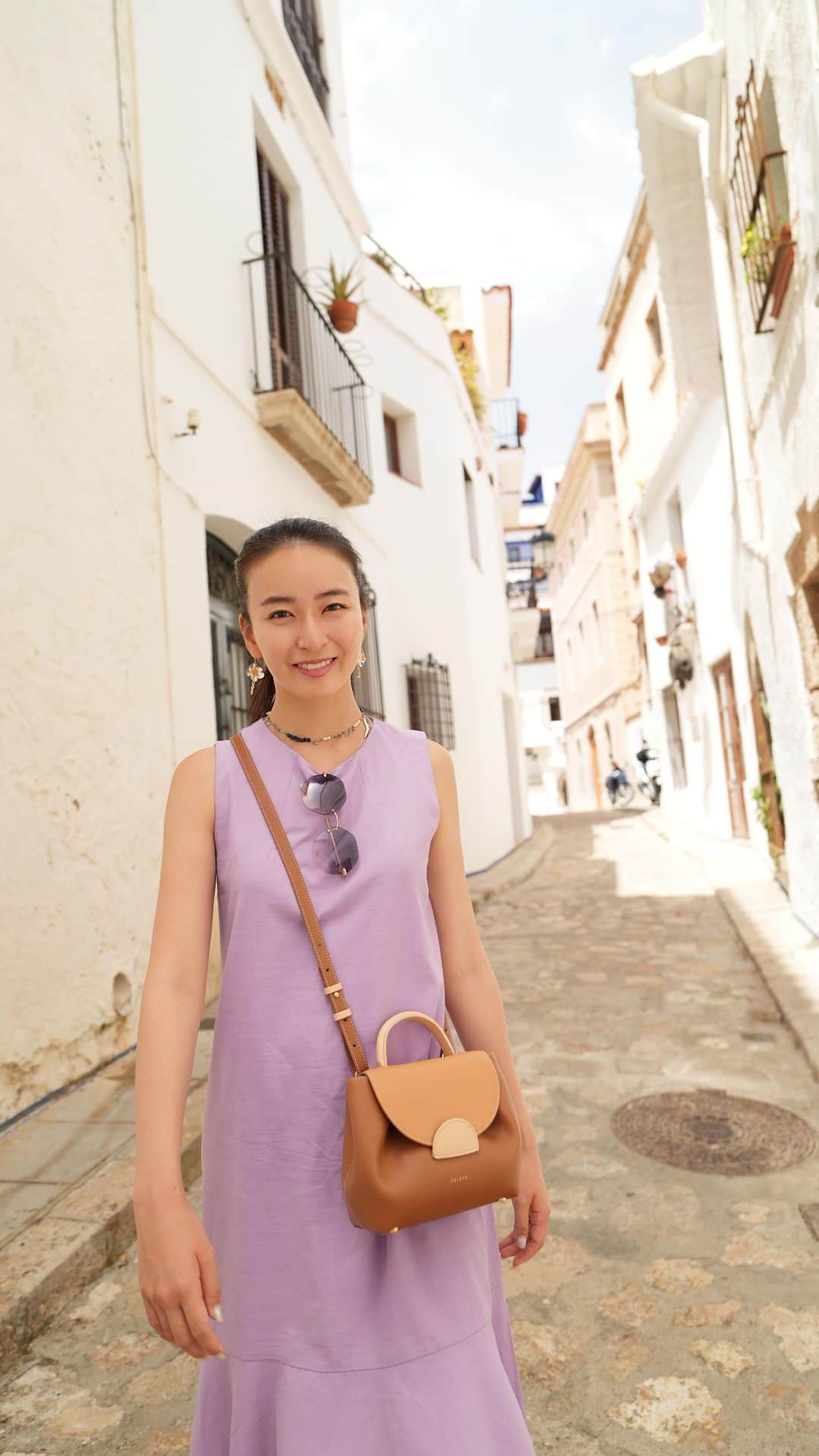 岩間恵のインスタグラム：「in Sitges 🇪🇸🌞 縦で撮れるドローンにハマり出しました(夫が)」