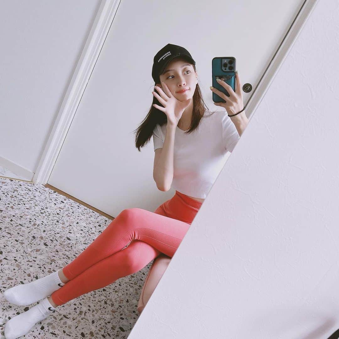 のインスタグラム：「続けると必ず身体に成果が現れる。だからジム苦手な人はピラティスからでもやってみてほしい💖  #ピラティス」