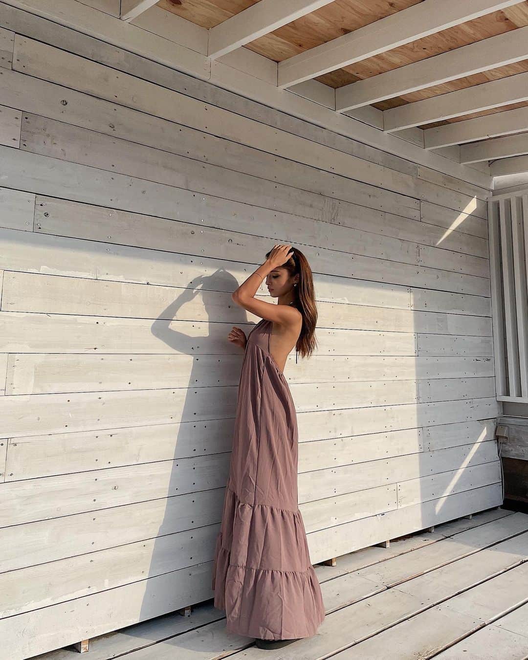 MIWAのインスタグラム：「海コーデ🌿 ㅤㅤㅤㅤㅤㅤㅤㅤㅤㅤㅤㅤㅤ ㅤㅤㅤㅤㅤㅤㅤㅤㅤㅤㅤㅤㅤ 後ろがざっくり空いた 大胆なワンピース😘笑 これもsheinで買った✌🏾 色味も可愛いしお気に入り🌺 ㅤㅤㅤㅤㅤㅤㅤㅤㅤㅤㅤㅤㅤ  背中ビキニで変に焼けた…跡🥲w ㅤㅤㅤㅤㅤㅤㅤㅤㅤㅤㅤㅤㅤ #shein#shein購入品#ootd#fashion #code#outfit#海コーデ#夏コーデ#夏服#ロングワンピース#プチプラ#リゾートコーデ#由比ヶ浜#yuigahama#🌺」