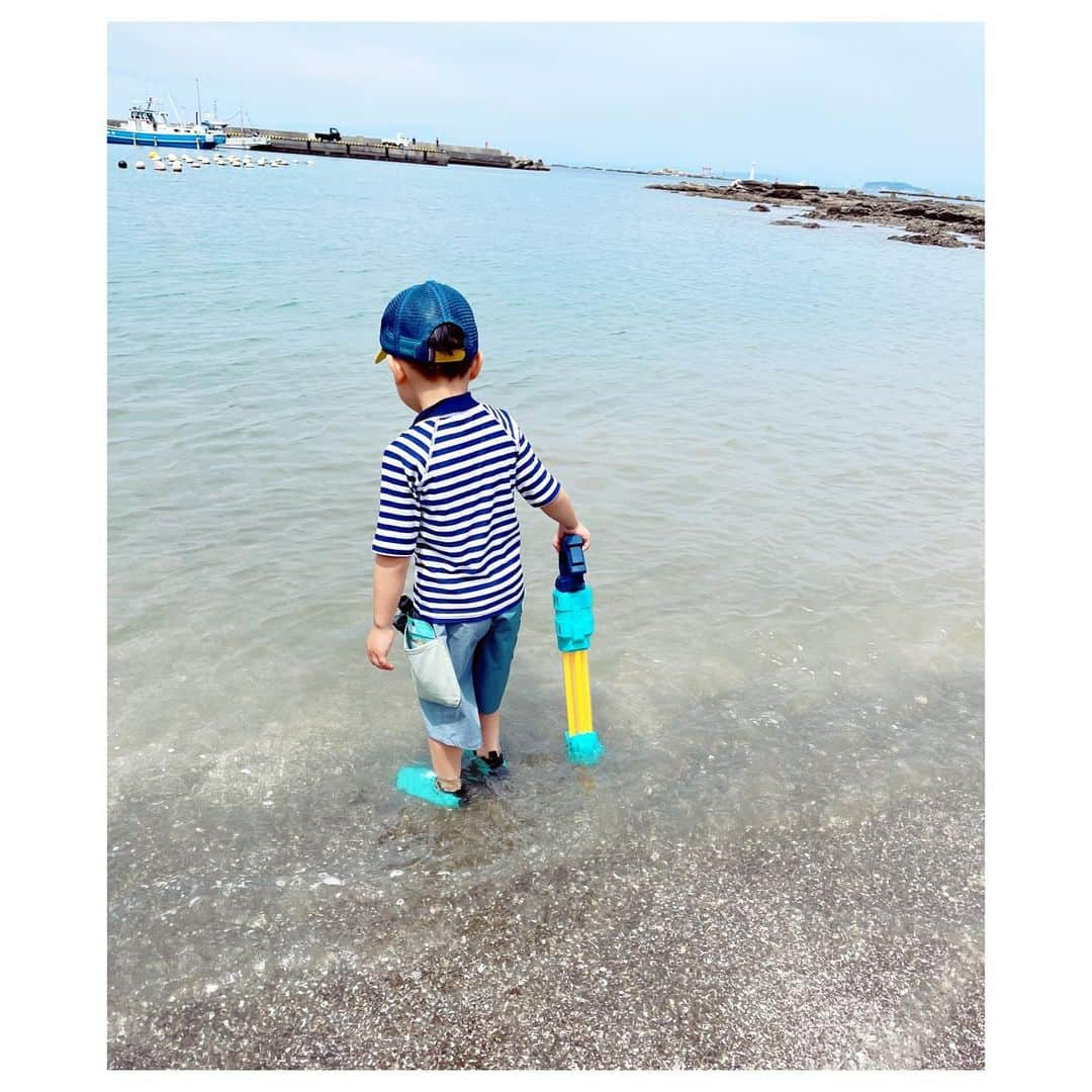 押切もえのインスタグラム：「⛵️🐟🦀🐚🏖  週末は今年初の海遊びに。  たくさんの貴重な体験をさせてもらいました。  親子で癒されました…。  #海遊び #素敵なご家族のおかげです」