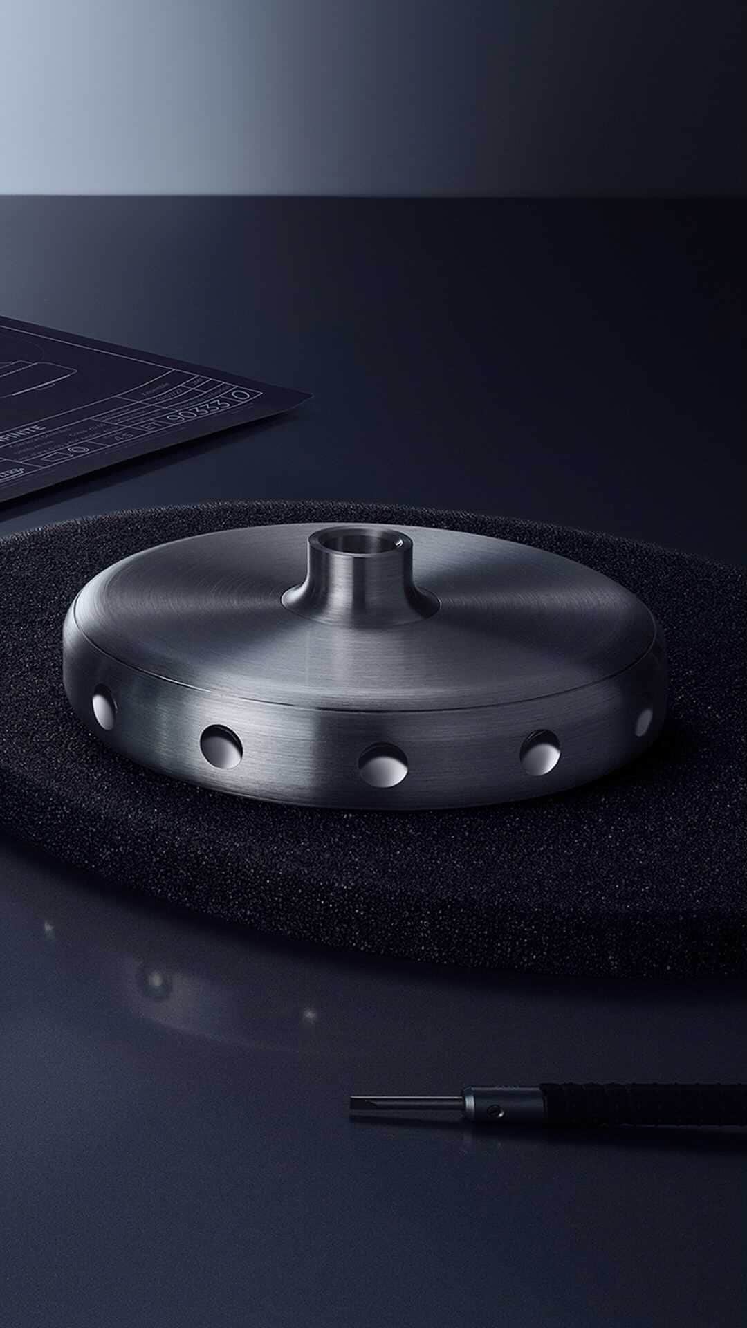 ジャガールクルトのインスタグラム：「When design meets innovation. #Atmos _ Atmos Hybris Mechanica Calibre 590 Designed, made and assembled in our Manufacture _ Our master craftsmen and women have created something new and breathtakingly bold with the Atmos Hybris Mechanica Calibre 590. A unique timepiece so daringly ambitious; it reimagines the art of timekeeping throughout time. A clock designed to be effortlessly elegant while it remains distinctly sophisticated, testifying to the continuous pursuit of innovation and modern design of Jaeger-LeCoultre.  _ #JaegerLeCoultre #TheStellarOdyssey #HomeofFineWatchmaking #Atmos #SwissWatch #HighComplication #Watchmaking #Craftsmanship #SavoirFaire」