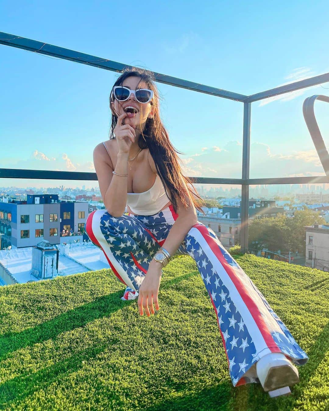 Azzyさんのインスタグラム写真 - (AzzyInstagram)「When the Canadian girl is the most patriotic one at the party… HAPPY 4th OF JULY ❤️🥳🇺🇸」7月5日 7時42分 - azzyland