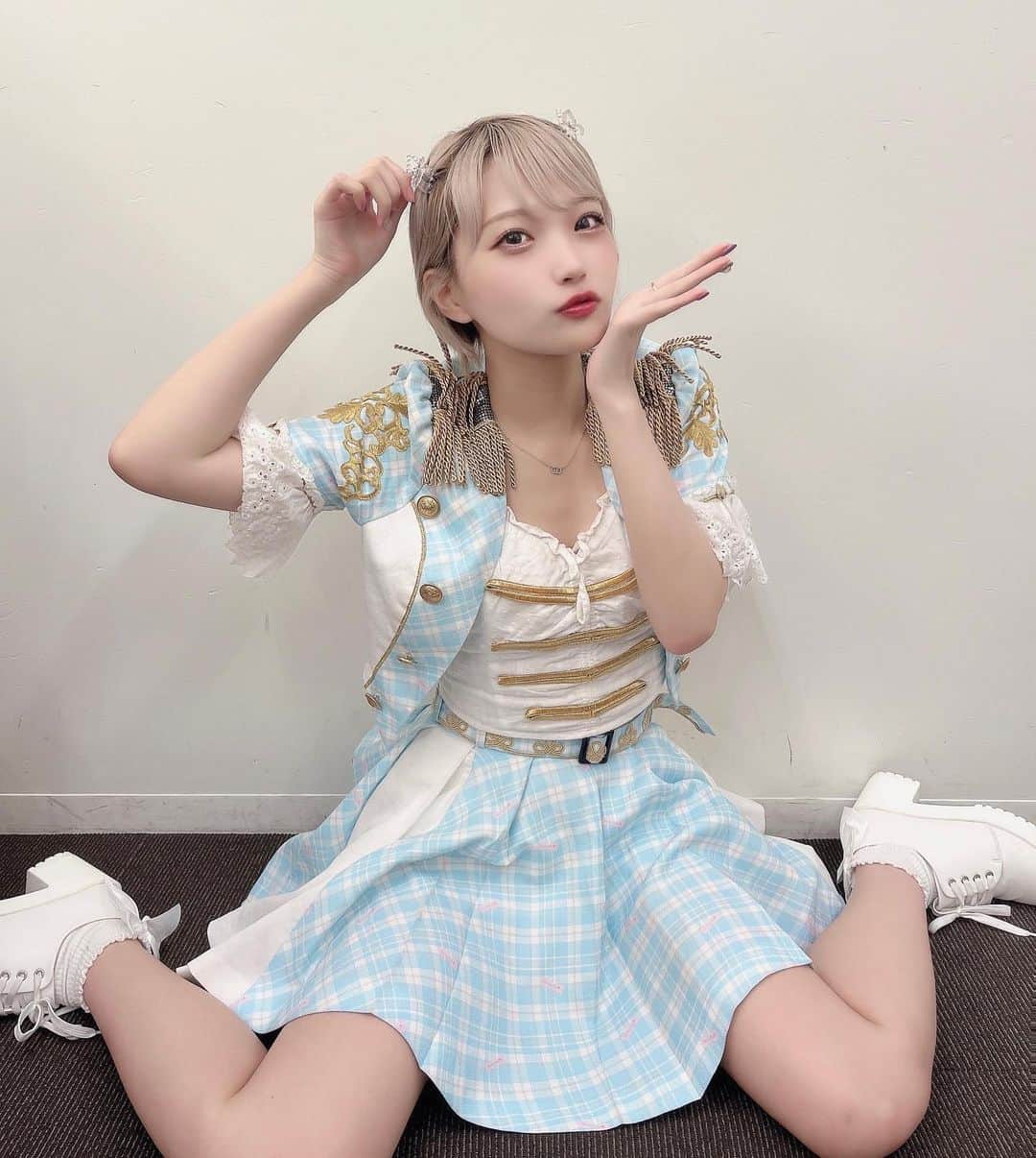 のインスタグラム：「ちゅばっかやんて思わんでな😚？  今日はライブってたのしーーーーーーー！すきーーーーーー！って改めてなった日でした(定期的にあるよね私これ、、、)  そして僕らの詩の歌詞が好きすぎる( ◜ω◝ )！ マイディアの曲のここの歌詞が好き！ってあるー？」