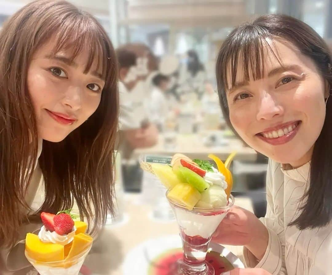 和泉杏さんのインスタグラム写真 - (和泉杏Instagram)「異色の3人♡♡♡ この3人の共通点は『夫が芸人』です😍笑  内村さまぁ〜ずでの共演がきっかけ♡ こないだ3人でお茶してきて、夫の話に花が咲く咲く♡笑  私は二人から美容を教わっています♪ あたい、キレイになるんや♪♪♪  地上波放送は終わってしまいましたが、 アマゾンプライムでずーっと見れます！ #389 『今回だけは夫の話を聞いてもらいたい芸人の妻たち』 是非見てください♪  #内さま #内村さまぁ〜ず #内さまライブ懐かしい #安めぐみ #近藤千尋 #和泉杏 #ハルカラ #ハルカラきょう #芸人の妻 #何故か席替えしたバージョンも撮る #胸のパネルはそれぞれお持ち帰り #夫が好き #すきぴ #SNSもっと頑張るぞ」7月5日 0時05分 - izumikyou