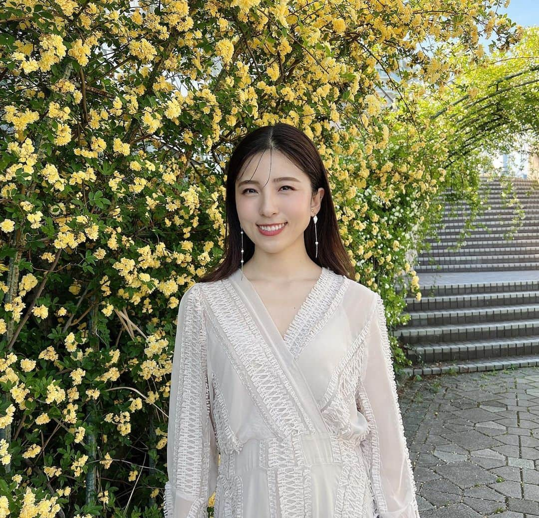 松井絵里奈さんのインスタグラム写真 - (松井絵里奈Instagram)「2022.07.04 35歳になりました♪  この年になると、 お母さんになっているお友達も増え 生んでくれた母への感謝が より深まります。  35年前、 2ヶ月も早く未熟児で生まれた私ですが、ここまで幸せに生きてこられたことも、まわりの皆様に支えてもらい 愛してもらったからだなぁって。  当たり前はなくて。  毎日が奇跡の連続で。 毎日に感謝の気持ちが溢れてきます。  ご恩返しができる人間に 成長していきたいです✨  お誕生日メッセージを送ってくださった皆様ありがとうございます🌹🥰 35歳になった絵里奈も、 どうぞよろしくお願いします🐰  #お誕生日 #自分が35歳になるなんて #ビックリ #毎日に感謝が溢れます #愛に溢れた生活 #いつもありがとうございます #健康第一 #1987年生まれ #卯年 #🐰 #松井絵里奈 #アメリカ独立記念日」7月5日 0時15分 - erina74xx