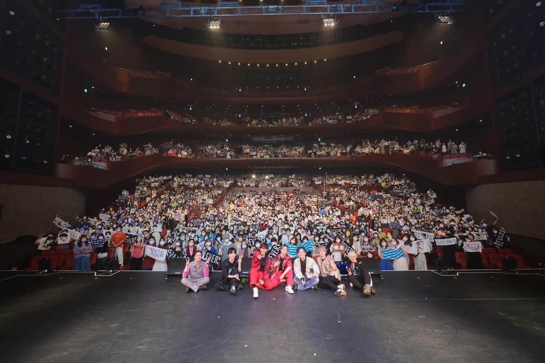 大野雄大のインスタグラム：「そして大先輩w-inds.さんとの写真も✨」