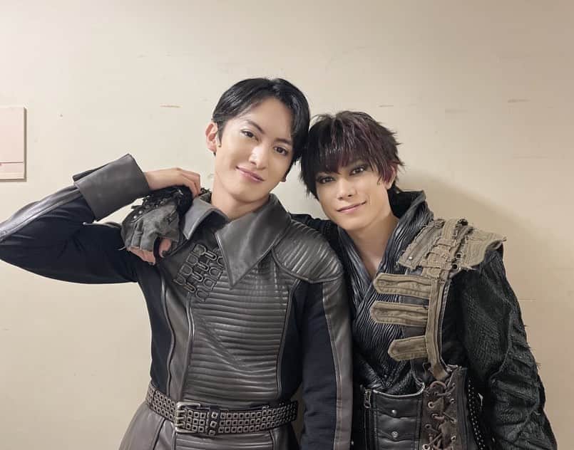 菊池修司のインスタグラム：「舞台「HELI-XⅢ」〜レディ・スピランセス〜 ご来場、ご視聴誠にありがとうございました。 たまちゃんと仲間と、作り上げてきた大切な作品。僕にとってゼロは永遠です。見えた素敵な景色の数々、本当にありがとうございました。」