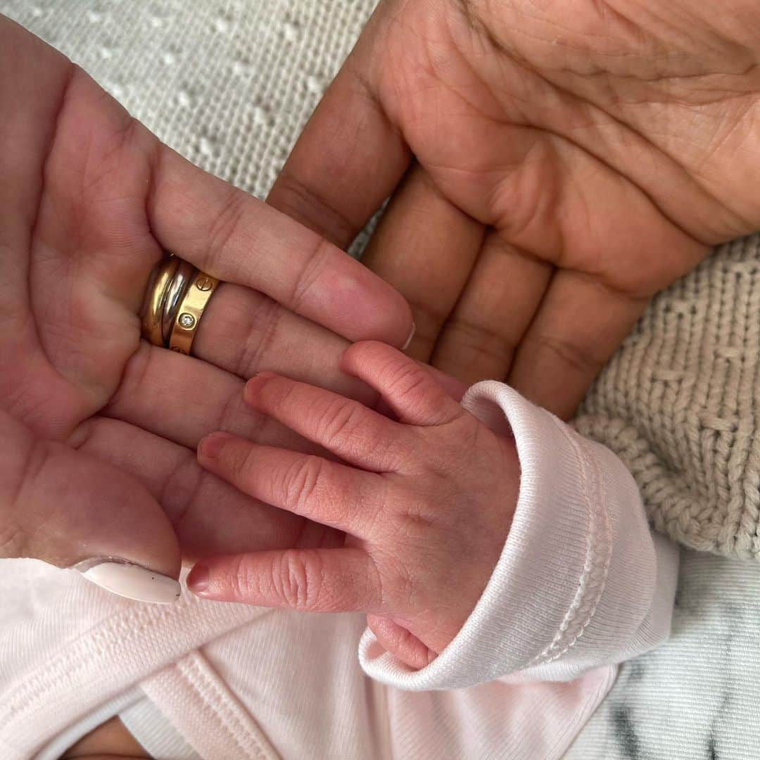 ウルビー・エマヌエルソンのインスタグラム：「Last Saturday our baby girl came in our life. We could not be more in love 🥰 Welcome to the family Loua Amel Emanuelson 🤍🤍」