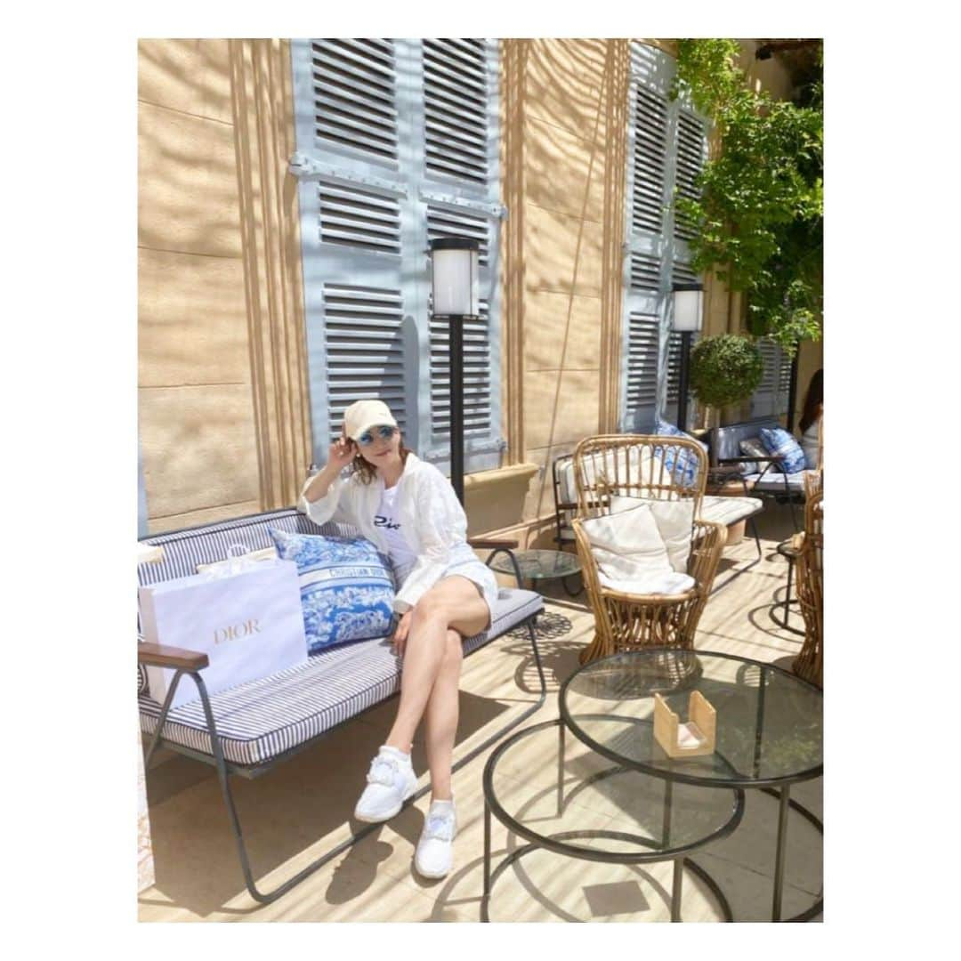 龍真咲さんのインスタグラム写真 - (龍真咲Instagram)「夏の恒例となりつつある #sainttropez#サントロペ 🌞 バカンスシーズン前だけど人,人,人で大賑わい🌴 去年は @rivayacht 船の中でお泊りでしたが今年は陸で😊 去年も来た@dior saint-tropezでひと涼み。。ディオリビエラコレクションはブルー、オレンジ、ピンクが夏らしくとても可愛かった🌈🌈🌈 #riva イベントでは久しぶりに浜辺からの海水浴と、SUPグランプリにも参加して一足早い夏を満喫しました🏖 暑い日はやっぱり水浴びだな。  日本は猛暑と台風大変だとニュースで見ました💦 くれぐれも水分補給と 引き続き手洗いうがい 自己管理‼︎ 避難場所の確認などなど 気を付けて行きましょうね👍  #monaco  #monacolife  #yacht」7月5日 1時49分 - masaki_ryu