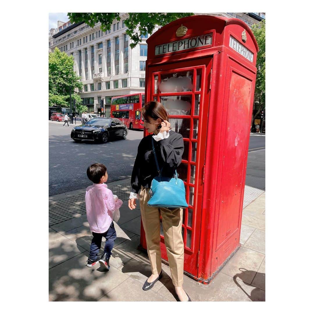 秋元玲奈さんのインスタグラム写真 - (秋元玲奈Instagram)「まだ少し観光気分🇬🇧 長男はロンドンバスに大興奮で、 必ず2階席に私の手を引っ張って行きます☺️  #ロンドン生活 #London #londonlife #双子ママ #3兄弟ママ」7月5日 1時49分 - rena_akimoto