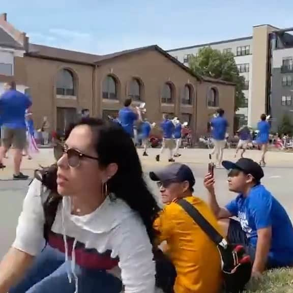 ティモシー・サイクスのインスタグラム：「⚠️SAD BREAKING NEWS, PLEASE JOIN US IN PRAYING FOR SURVIVORS ⚠️ This video was just posted by @karmagawa about yet another #massshooting at a July 4th parade just outside Chicago, Illinois…witnesses say anywhere from 5-9 people were shot andy heart goes out to the victims and their families. I was all ready to post some inspiring photos/videos talking about how great freedom is, but sadly this latest shooting is more representative of the abuse of freedom that’s destroying our society. There’s been 250+ mass shootings already in 2022 and yet another shooting in #copenhagen just yesterday where several people were injured and killed. It’s not a fun subject, but conversation and debate are key to us figuring this out before anymore innocent people suffer and die! Happy #july4th please pray for survivors, share this post and let’s find ways to make our country, and world better #prayforsurvivors #wemustdobetter #stopthekilling #stoptheviolence」