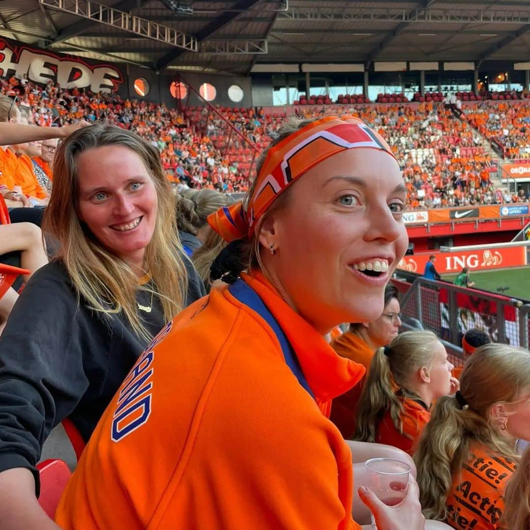 フェムケ・ヘームスケルクさんのインスタグラム写真 - (フェムケ・ヘームスケルクInstagram)「Voorproefje EK @leeuwinnen 🧡 🇳🇱 🏆🦁⚽ . . . #Enschede #EKVoetbal」7月5日 1時59分 - femheemskerk