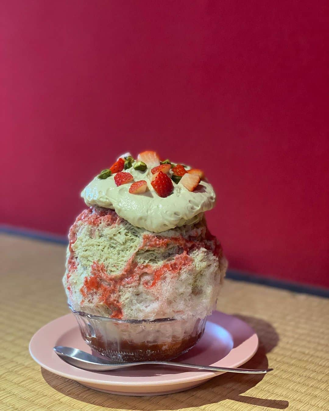 峯岸みなみのインスタグラム：「とあるロケで食べたかき氷が可愛くて美味しくて。。かき氷熱が再燃しそう🍧🔥」