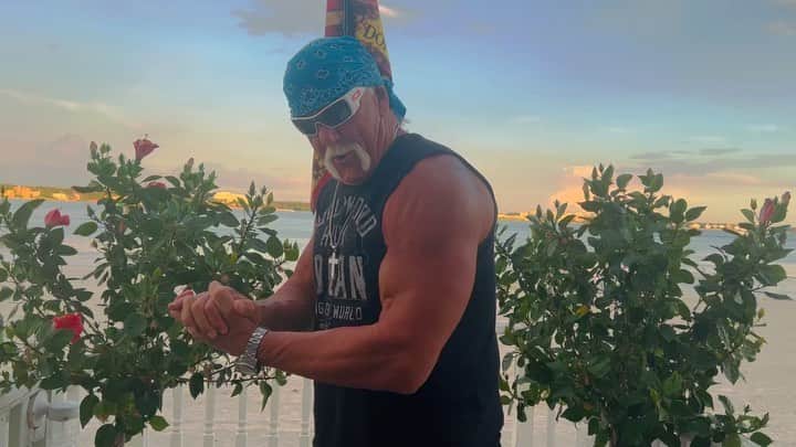 ハルク・ホーガンのインスタグラム：「Happy Independence Day we’re getting crazy again on #clearwaterbeach at #hoganshangout」