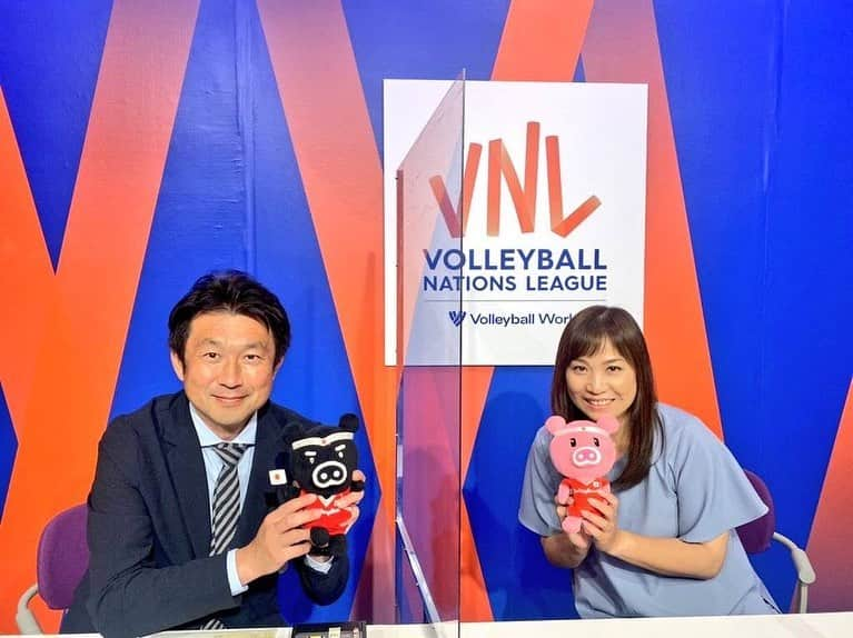 竹下佳江のインスタグラム：「#VNL#解説 #BS-TBS #バレブー #jva #佐藤アナウンサー #伊藤アナウンサー  収穫と課題 次はファイナルラウンド 頑張れ日本🇯🇵  今週は男子大阪大会🏐 @1tatsu5 福澤くんが興味深いこと たくさん喋ってた😊YouTube面白い🙏 @jva_volleyball  @tbs.volleyboo」