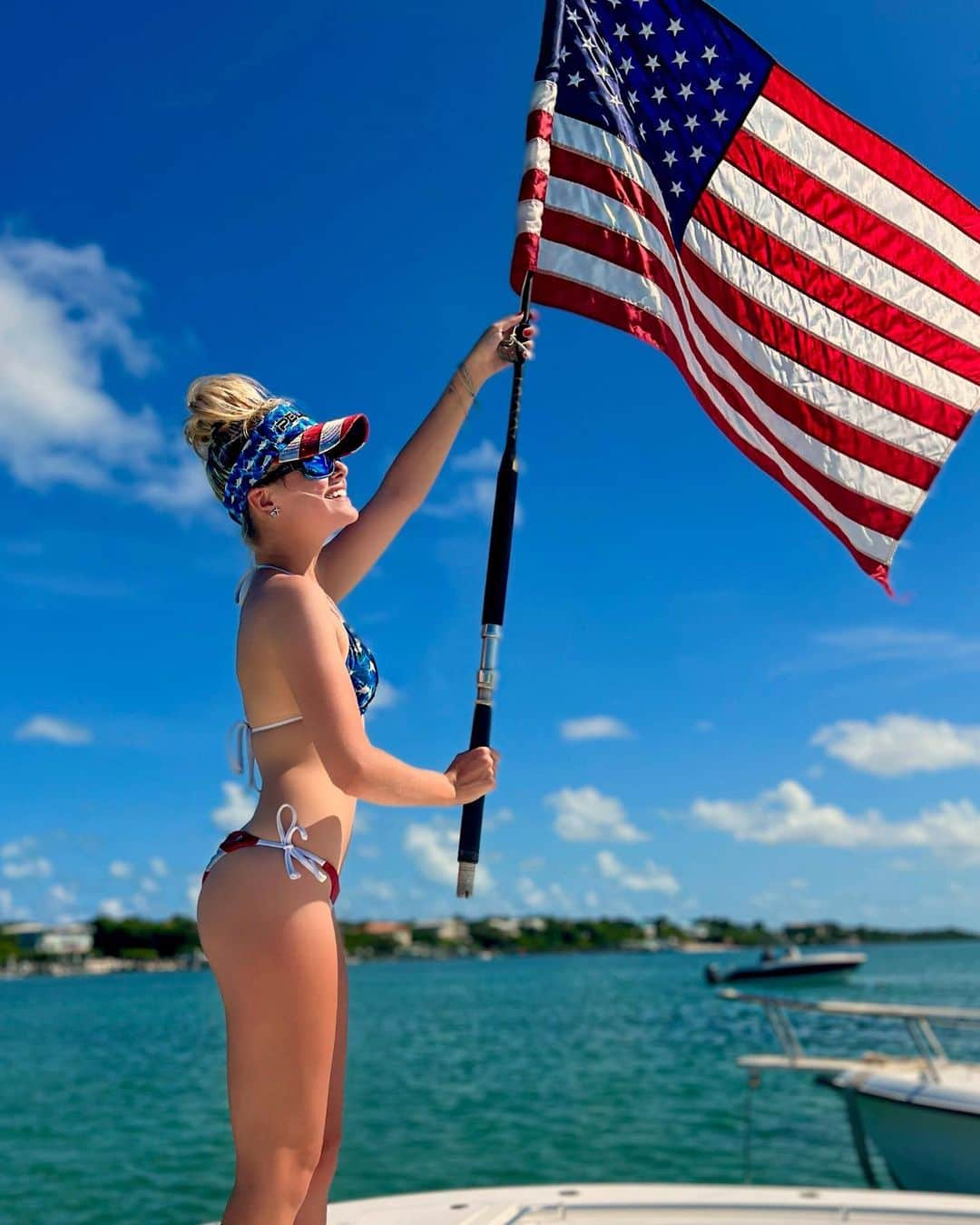 Mia Diazのインスタグラム：「Happy Birthday America ! 🇺🇸❤️🇺🇸#america #4thofjuly #independenceday #miadiaz #floridakeys」