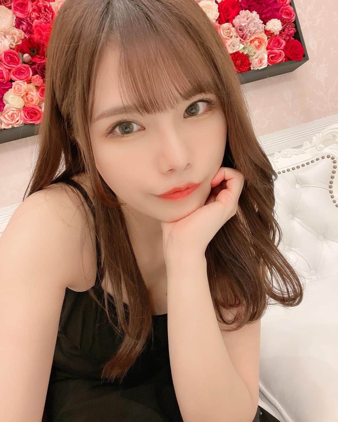 プラネットオシリスのインスタグラム：「. Aクリニック新宿院(@aclinic_shinjuku )の吉川彩先生( @aclinic_yoshikawa )でAスレッドを受けてきましたーっ！ . フェイスラインのもたつきは特に気になるところの一つだから定期的に受けてます！ 施術直後からシュッとするし、受けたあとすぐ打ち合わせだったけど痩せた？！って聞かれました🤣 フェイスラインって本当に大事、、、、 . 過去にもAクリニックさんで受けたことあるんだけど、 どこの院も綺麗で、カウンセラーさんも看護師さんも先生もみんな優しくてカウンセリングもしっかり聞いてくれて大安心です🥹💕 . 施術もあっという間だし腫れもほとんどなくて嬉しい🥰 . 吉川先生のお肌綺麗すぎたから次は先生おすすめの美肌施術やりたいなー✨✨ . .  #aスレッド #糸リフト #aclinic #aclinic銀座 #aclinic横浜 #aclinic新宿 #aclinic名古屋 #aクリニック #エークリニック #美容 #小顔 #美肌 #リフトアップ #美容外科 #美容皮膚科 #美容クリニック#吉川彩」