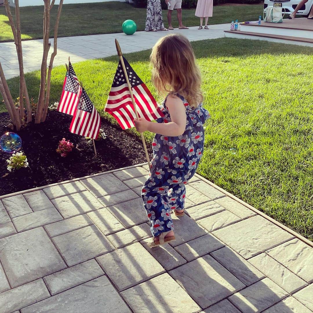 クリステン・コノリーのインスタグラム：「happy 4th ✨🇺🇸✨」