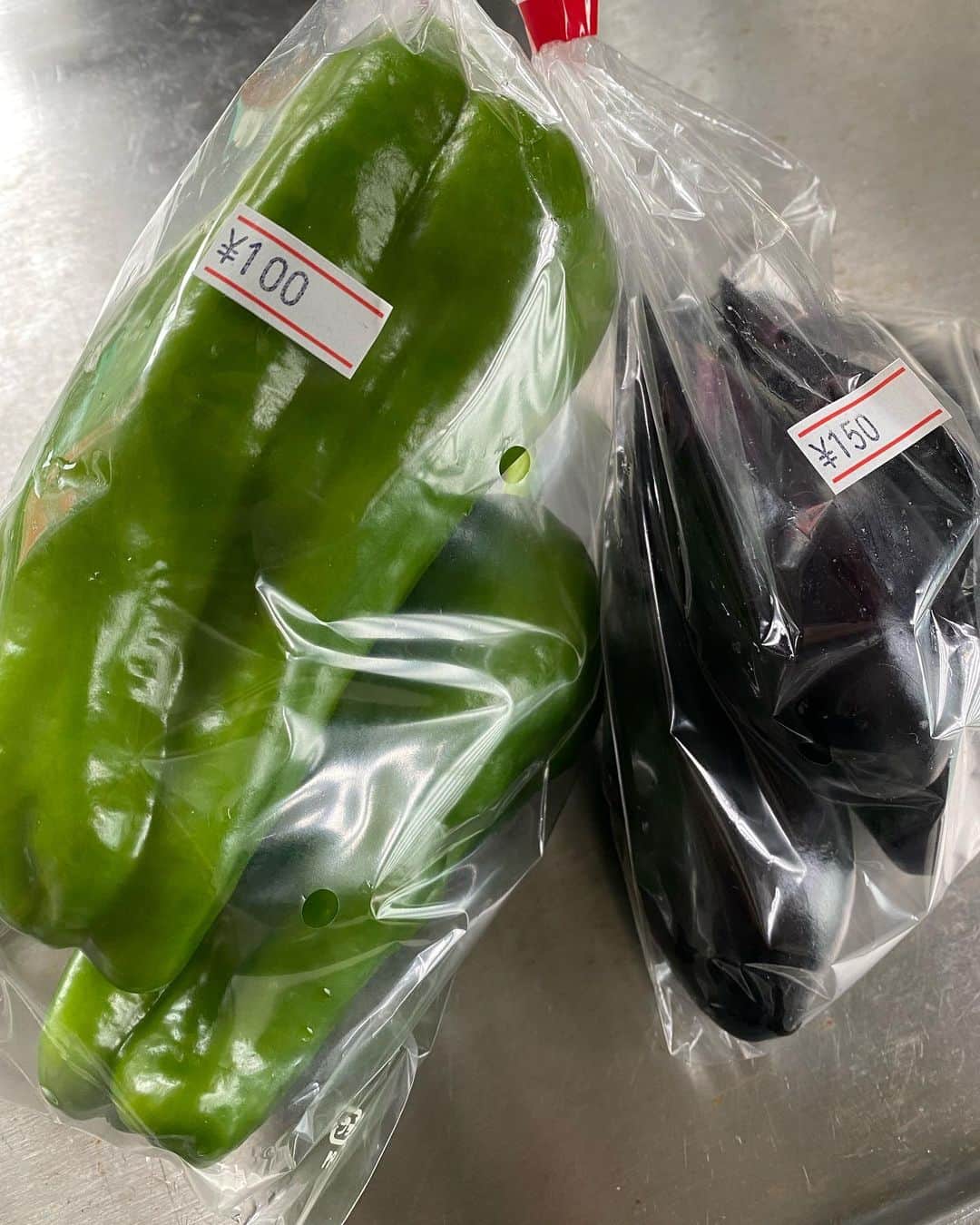 中野英雄のインスタグラム：「walking中にゲットした 今日はコイツらを食う この畑の野菜は美味いのです！  #instagood #walking #yokosuka #enjoy」
