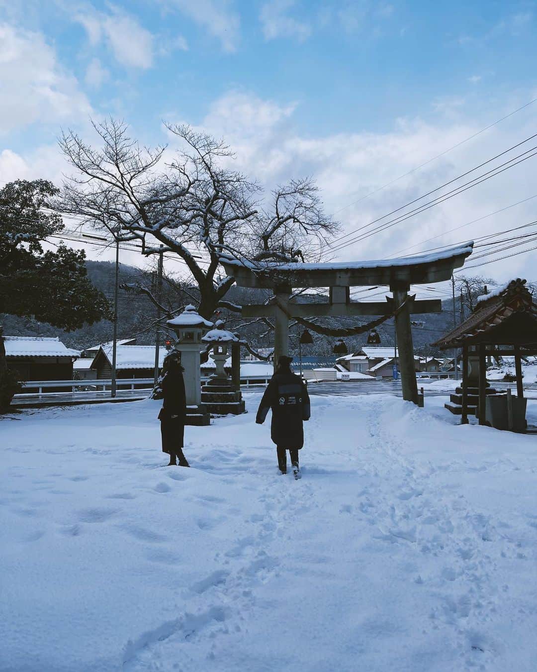 RUBYのインスタグラム：「遡るけど 一年の始まりそうそう 大好きな人と雪モフ子な場所へFamily Tripしたのは 本当に嬉しいでならなかった☃️❄️  #snowman  #snow」