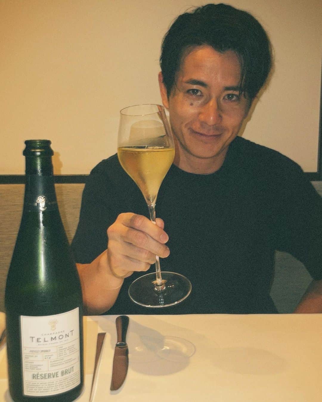 のインスタグラム：「泡いって 白いって 赤いって 試験管いって  試験管！？  フレンチムズいわ〜。  しかも、男2人のフレンチキツイわ〜。  お料理とっても美味しかったです。」